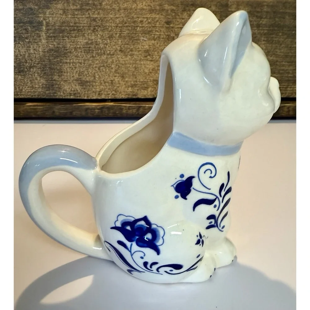 Enesco Blue And White Cat Kitten Salt And Pepper Shakers‎ Set Floral Design
